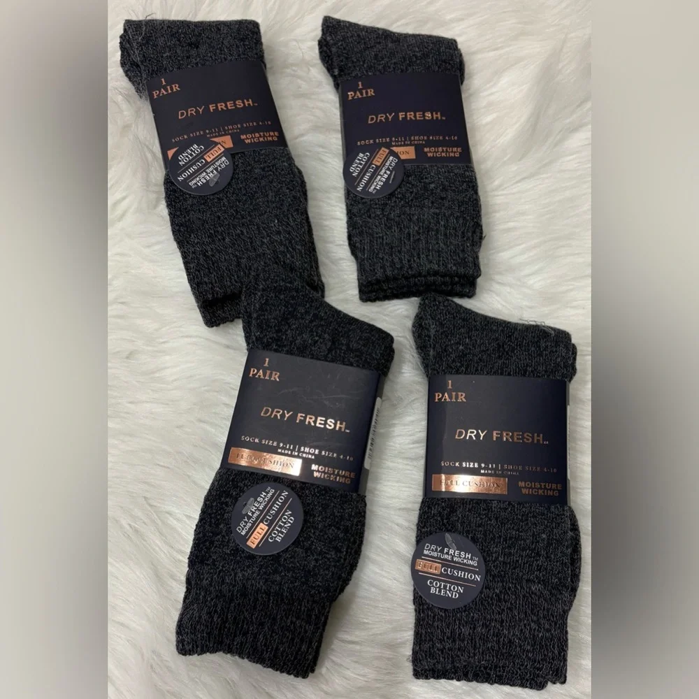 4 Pairs of Brand New Dry Fresh Full Cushion Moisture Wicking Cotton Blend Socks - Picture 1 of 1